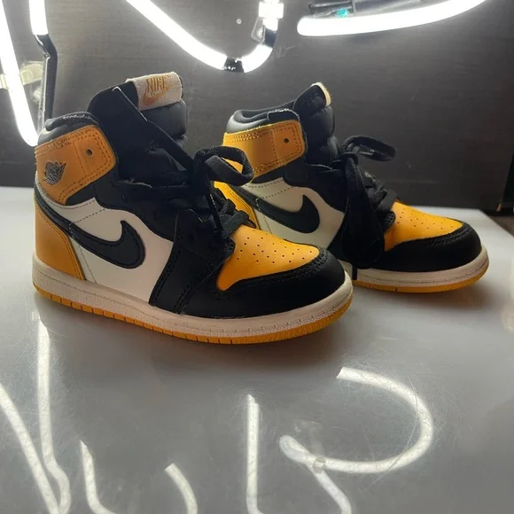 Air Jordan 1 “Taxi” - Picture 8 of 11